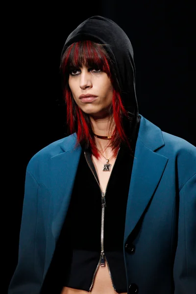 Look 10